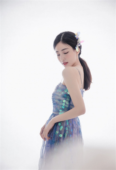 小蝌蚪绿裙秋葵视频截图2