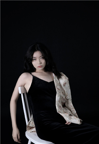 女生付费男生赚钱的聊天软件截图1