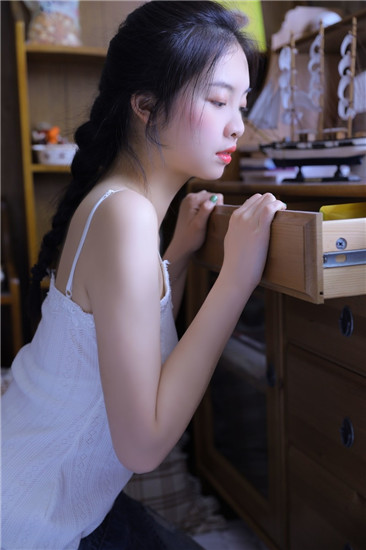 精品日韩卡1二2卡3卡4卡乱码截图2