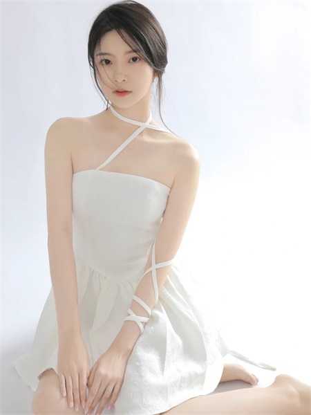 亚洲卡一卡二卡三乱草莓免费版截图1