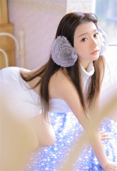 亚洲卡一卡二卡三乱草莓免费版截图3